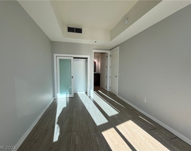 4575 Dean Martin Drive - Photo Thumbnail 11