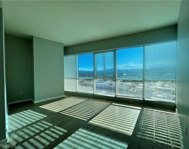 4575 Dean Martin Drive - Photo Thumbnail 8