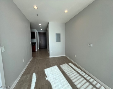4575 Dean Martin Drive - Photo Thumbnail 7