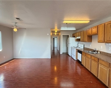 2001 Winwood Street - Photo Thumbnail 5