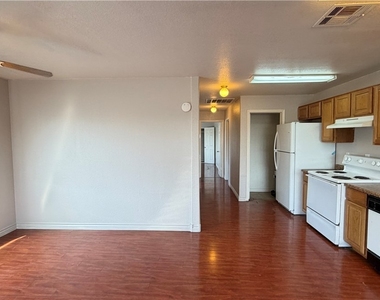 2001 Winwood Street - Photo Thumbnail 6