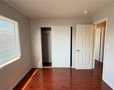 2001 Winwood Street - Photo Thumbnail 7