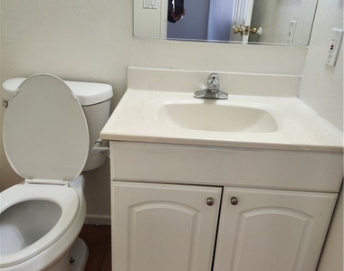 3437 E Cheyenne Avenue - Photo Thumbnail 9