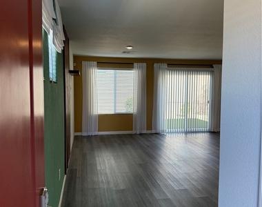 2626 Blue Dawn Falls Avenue - Photo Thumbnail 4