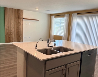 2626 Blue Dawn Falls Avenue - Photo Thumbnail 24