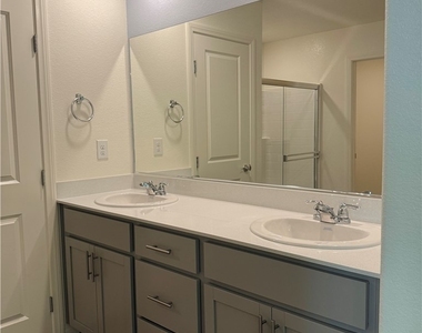 2626 Blue Dawn Falls Avenue - Photo Thumbnail 52