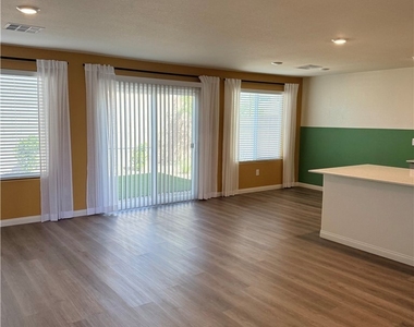 2626 Blue Dawn Falls Avenue - Photo Thumbnail 6