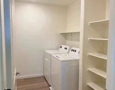 2626 Blue Dawn Falls Avenue - Photo Thumbnail 36