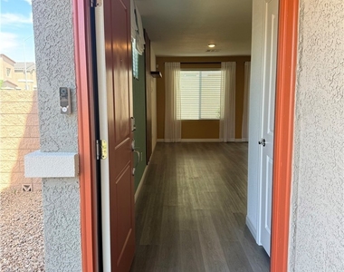 2626 Blue Dawn Falls Avenue - Photo Thumbnail 3