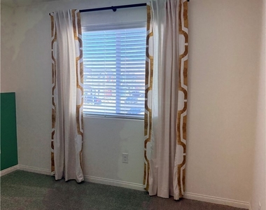 2626 Blue Dawn Falls Avenue - Photo Thumbnail 40