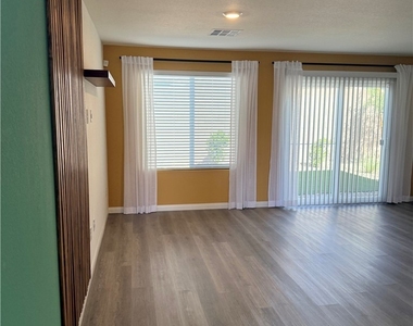2626 Blue Dawn Falls Avenue - Photo Thumbnail 5