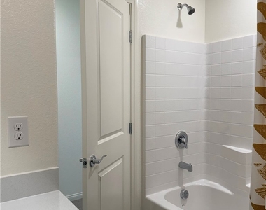 2626 Blue Dawn Falls Avenue - Photo Thumbnail 38