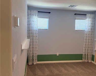 2626 Blue Dawn Falls Avenue - Photo Thumbnail 31