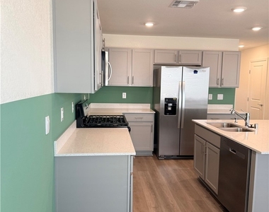 2626 Blue Dawn Falls Avenue - Photo Thumbnail 16