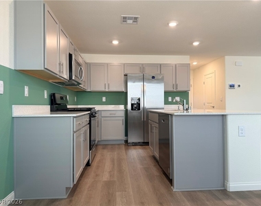 2626 Blue Dawn Falls Avenue - Photo Thumbnail 23