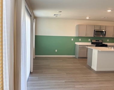 2626 Blue Dawn Falls Avenue - Photo Thumbnail 10