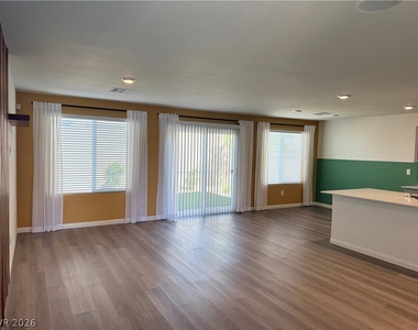 2626 Blue Dawn Falls Avenue - Photo Thumbnail 8
