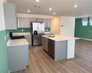 2626 Blue Dawn Falls Avenue - Photo Thumbnail 21