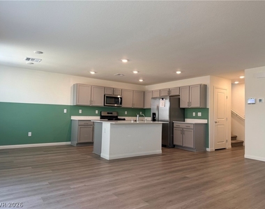 2626 Blue Dawn Falls Avenue - Photo Thumbnail 14