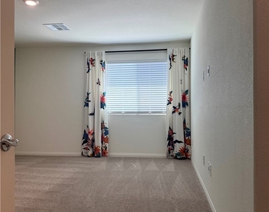 2626 Blue Dawn Falls Avenue - Photo Thumbnail 46