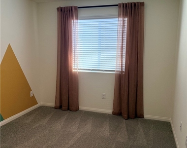 2626 Blue Dawn Falls Avenue - Photo Thumbnail 43