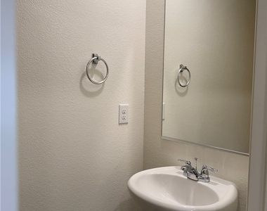 2626 Blue Dawn Falls Avenue - Photo Thumbnail 26
