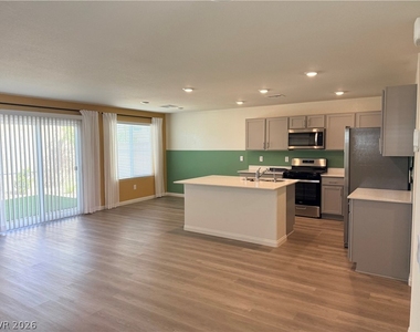 2626 Blue Dawn Falls Avenue - Photo Thumbnail 9
