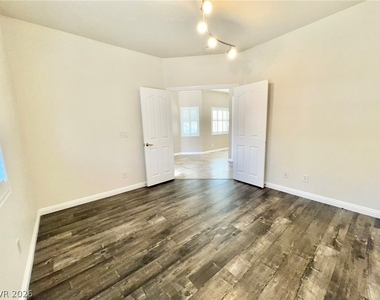 5014 Tunnel Falls Drive - Photo Thumbnail 5