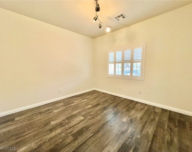 5014 Tunnel Falls Drive - Photo Thumbnail 4