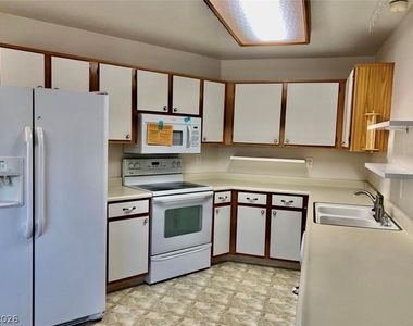 5061 Pioneer Avenue - Photo Thumbnail 6