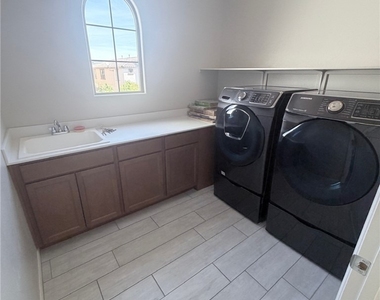10025 Desert Bighorn Court - Photo Thumbnail 29