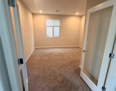 10025 Desert Bighorn Court - Photo Thumbnail 11