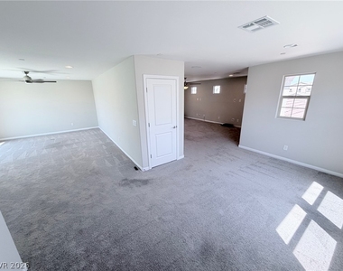 10025 Desert Bighorn Court - Photo Thumbnail 32