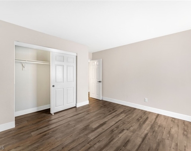 5317 Indian River Drive - Photo Thumbnail 13