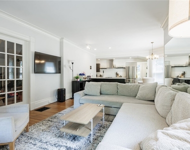 256 Oxford Street - Photo Thumbnail 2