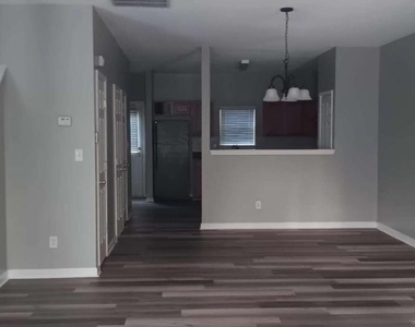 2324 Coach Way - Photo Thumbnail 10