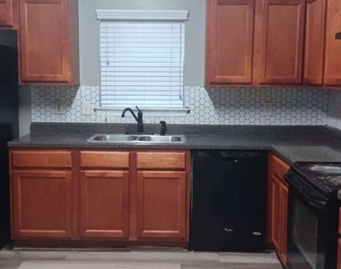 2324 Coach Way - Photo Thumbnail 12