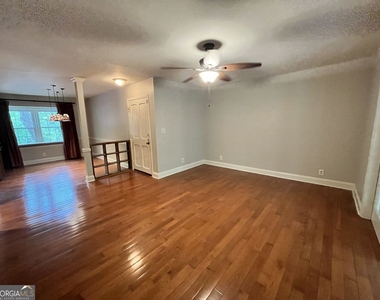82 Montre Square Nw - Photo Thumbnail 10