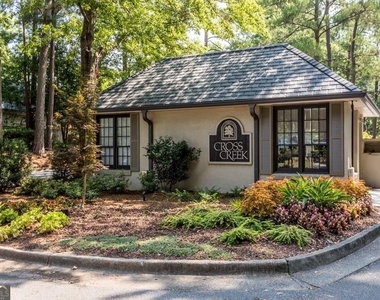 82 Montre Square Nw - Photo Thumbnail 4