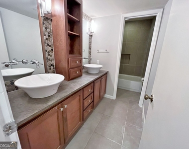 82 Montre Square Nw - Photo Thumbnail 24