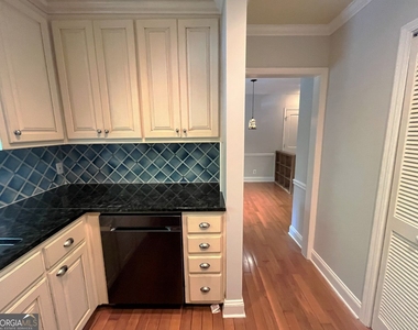 82 Montre Square Nw - Photo Thumbnail 16