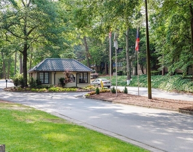 82 Montre Square Nw - Photo Thumbnail 5