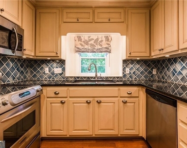 82 Montre Square Nw - Photo Thumbnail 17