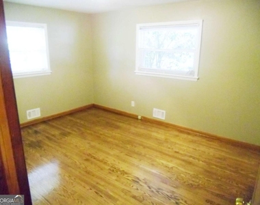 2604 Princess Lane Se - Photo Thumbnail 7