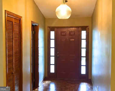 502 Hunt Club Road - Photo Thumbnail 2