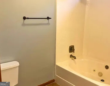 502 Hunt Club Road - Photo Thumbnail 10