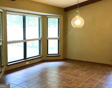 502 Hunt Club Road - Photo Thumbnail 5
