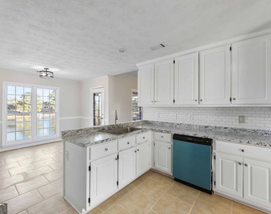 7988 Westlake Drive - Photo Thumbnail 21