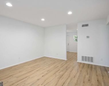 1170 Greenwich Street Sw - Photo Thumbnail 2