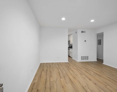 1170 Greenwich Street Sw - Photo Thumbnail 1